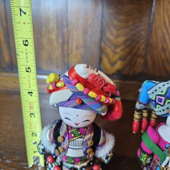 Gorgeous Chinese Dolls in very ornate costume. - Picture 15 of 16